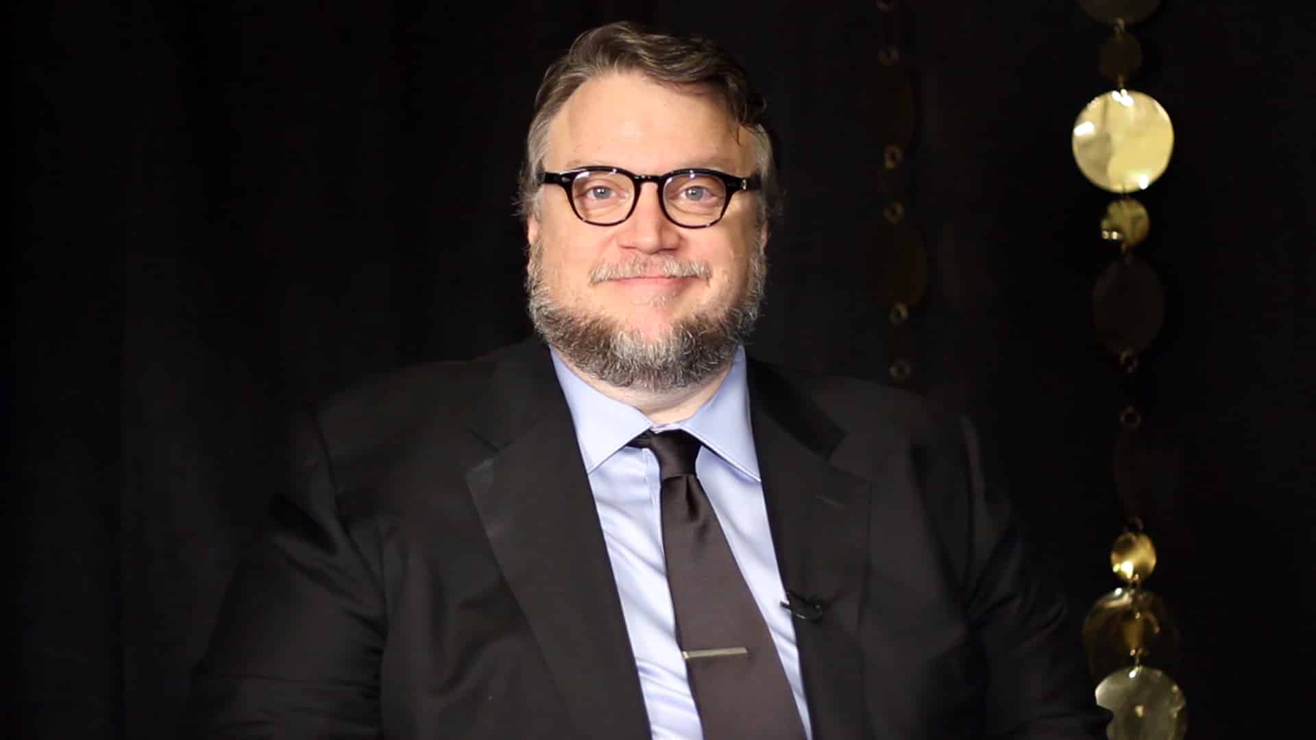 Avete mai visto la casa di Guillermo del Toro? Ha 13 biblioteche, contiene migliaia di film ed è la perfetta casa degli orrori!