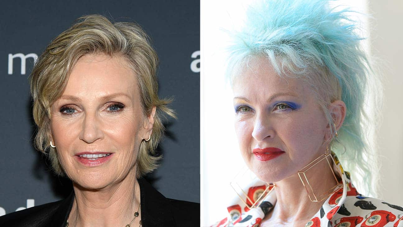 Jane Lynch insieme a Cyndi Lauper per una serie comica Netflix