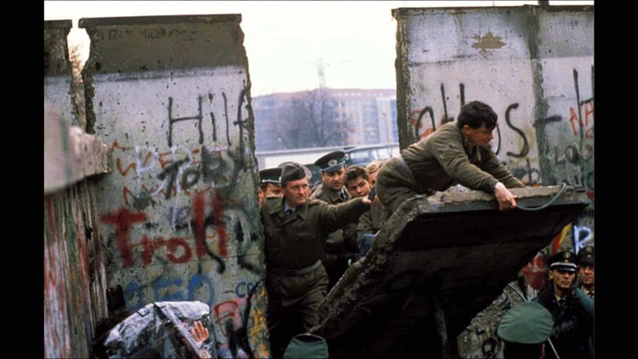 Sky: la programmazione per i 30 anni dalla caduta del muro di Berlino