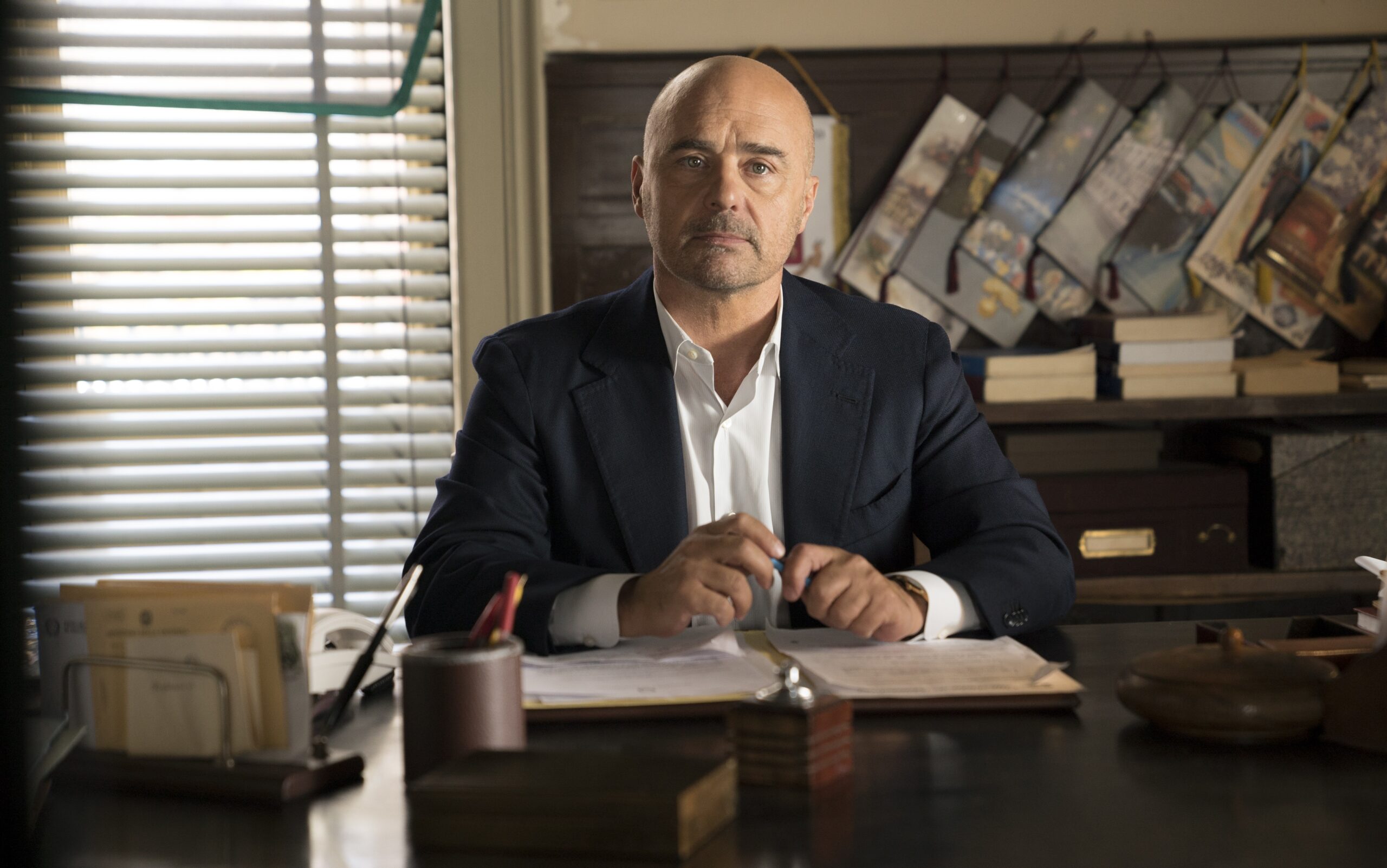 Luca Zingaretti sui nuovi episodi de Il commissario Montalbano: “senza Camilleri e Sironi è stata un’avventura ciclopica”