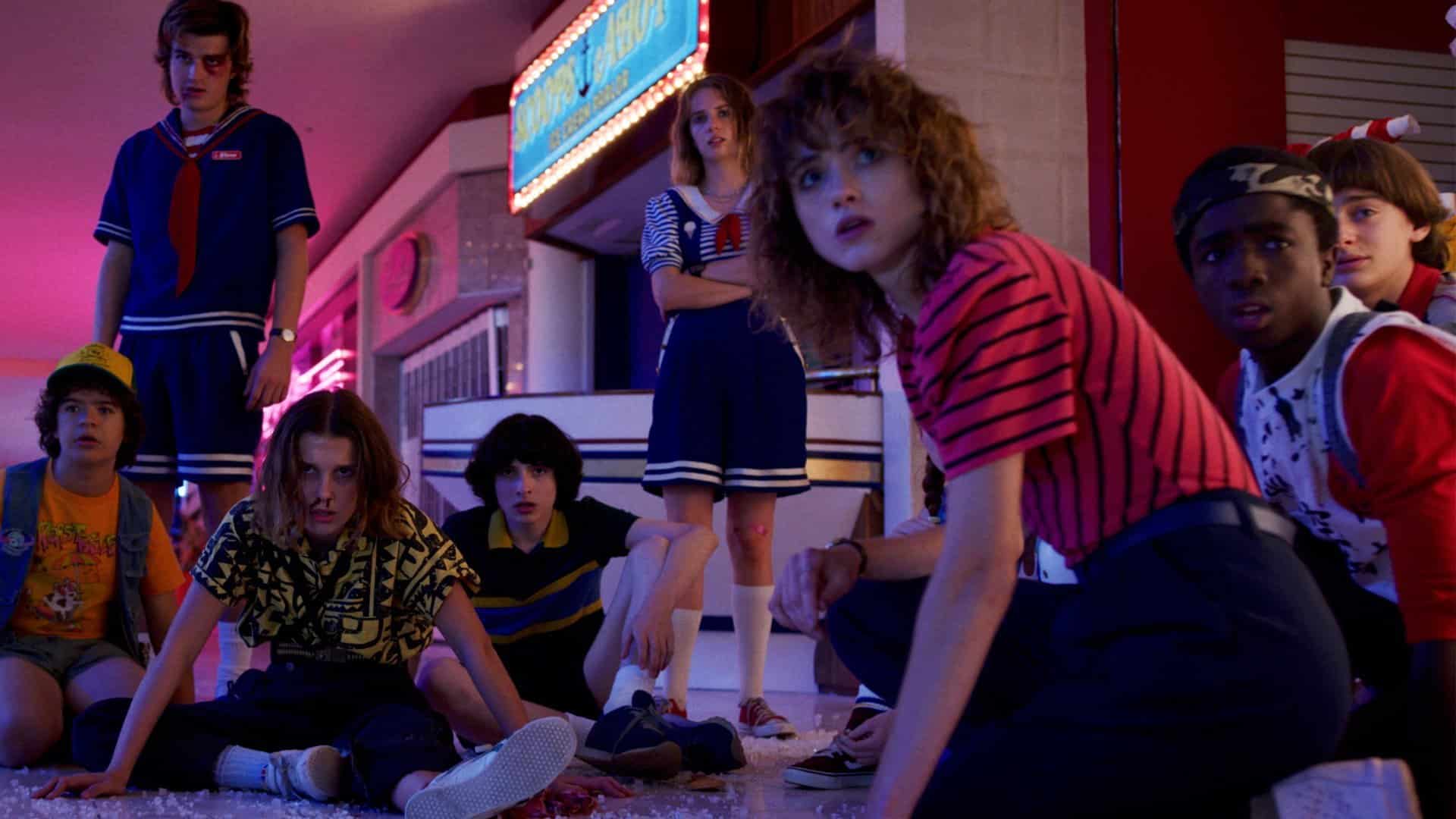 Stranger Things 4: gli sceneggiatori condividono la foto dei copioni