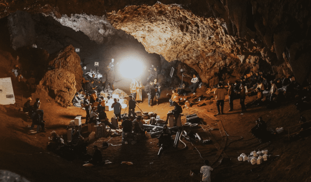 Il film Universal sul salvataggio della grotta in Thailandia ha trovato i registi