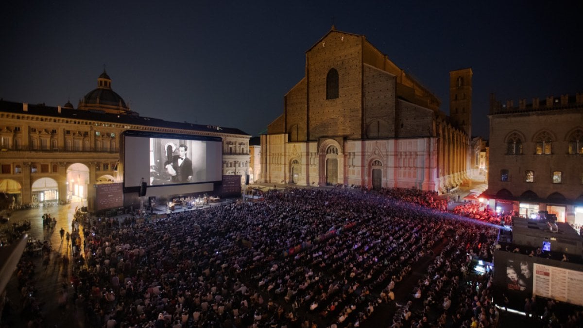 Il cinema in piazza Maggiore a Bologna diventerà un Drive-In?