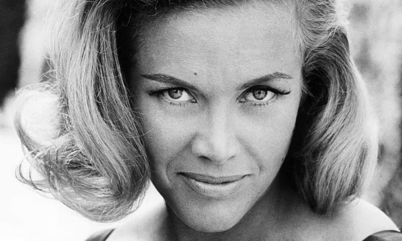 Honor Blackman: morta la Bond girl Pussy Galore di Goldfinger