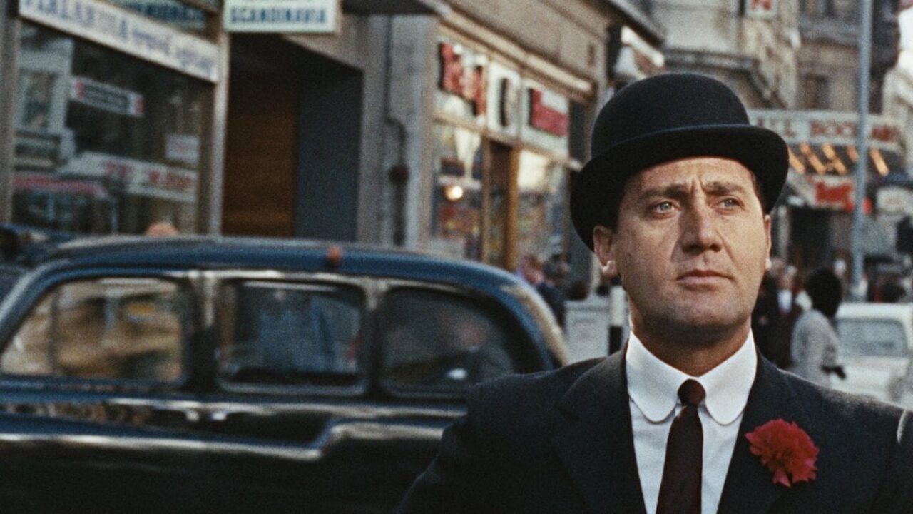 RaiPlay - Fumo di Londra - Alberto Sordi - cinematographe.it