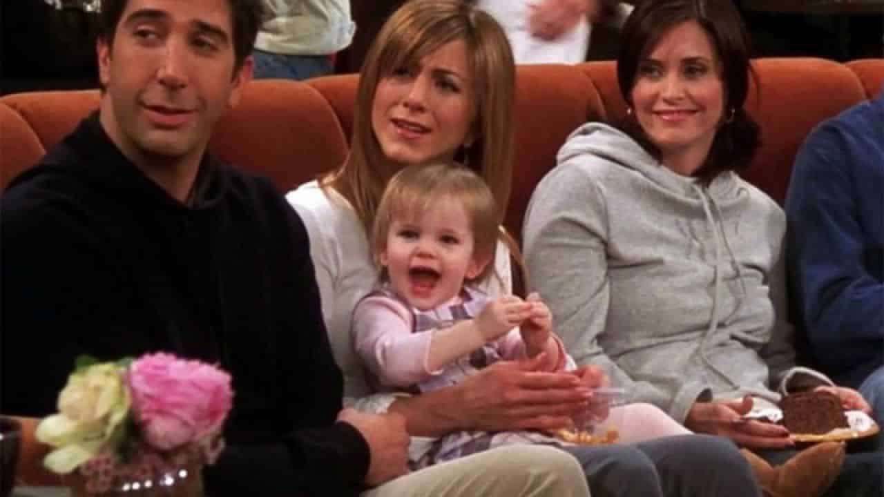 Friends: gli auguri del cast alla figlia di Ross e Rachel che compie 18 anni