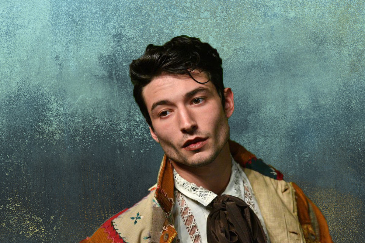 Ezra Miller è introvabile: l’attore scappa dalla giustizia e dice di essere “in un altro universo”