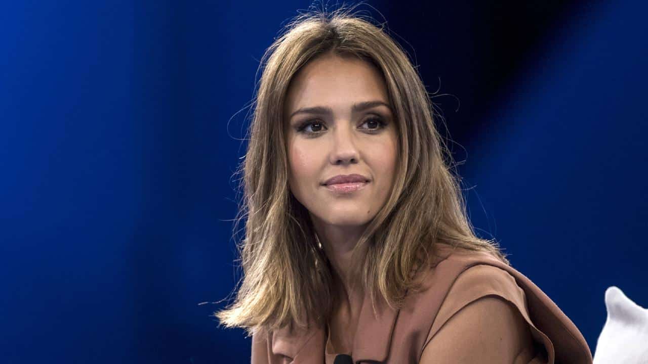 Trigger Warning: Jessica Alba protagonista del thriller Netflix