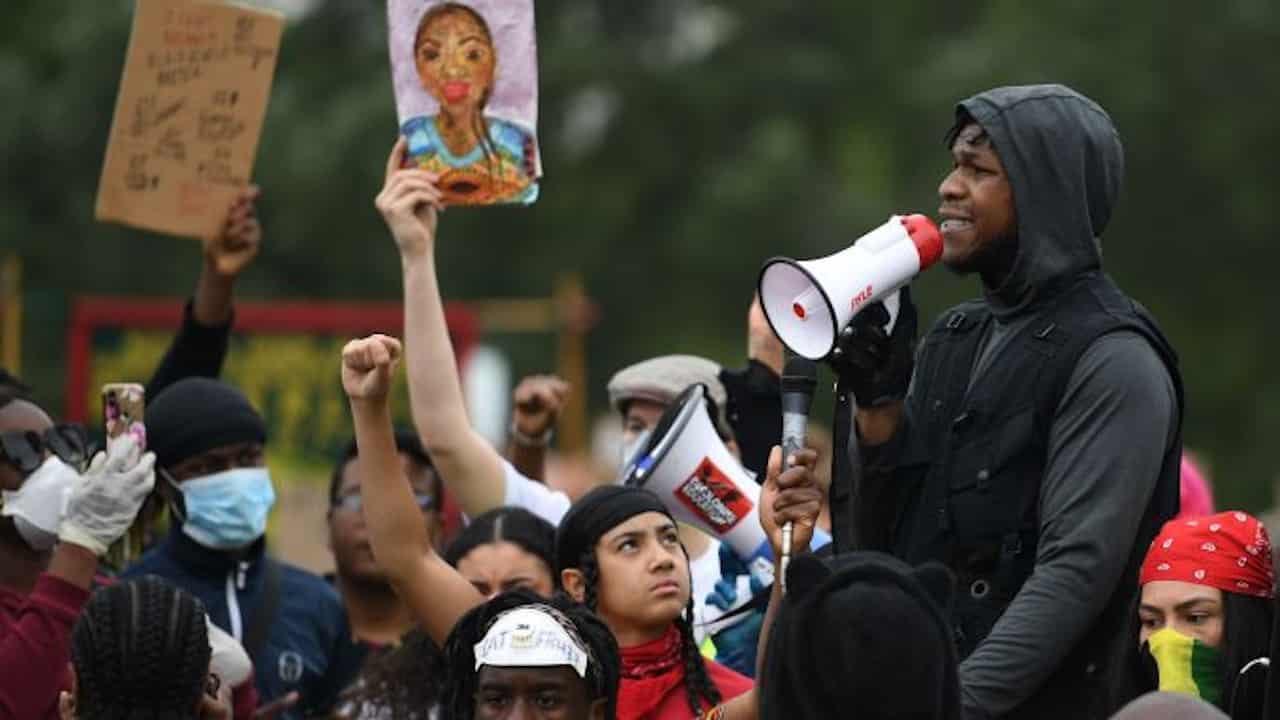 John Boyega: l’emozionante discorso per la protesta Black Lives Matter
