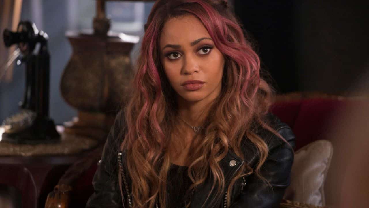 Riverdale: Vanessa Morgan rivela di essere incinta del suo primo figlio