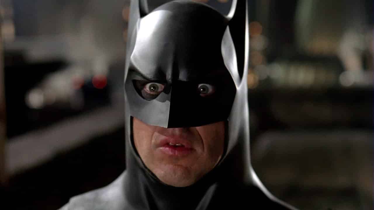 Batman Returns: i fan scoprono un easter egg di The Flash