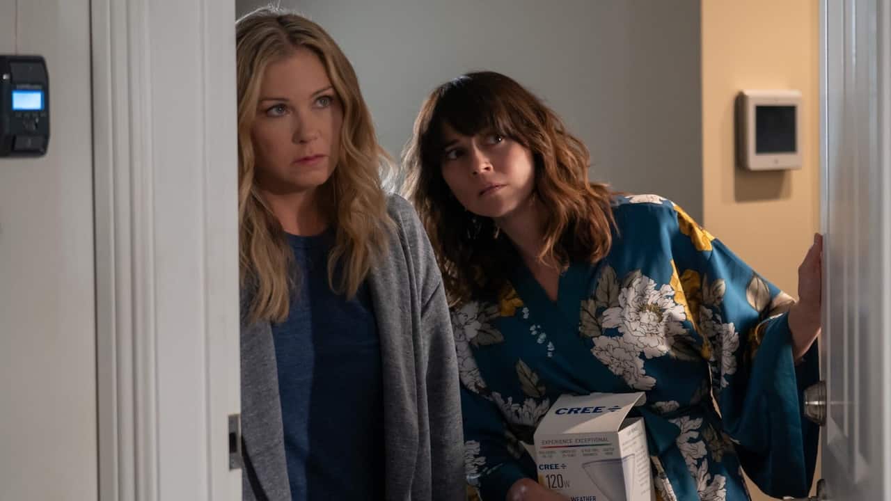 Dead to me: la serie Netflix rinnovata per la terza e ultima stagione