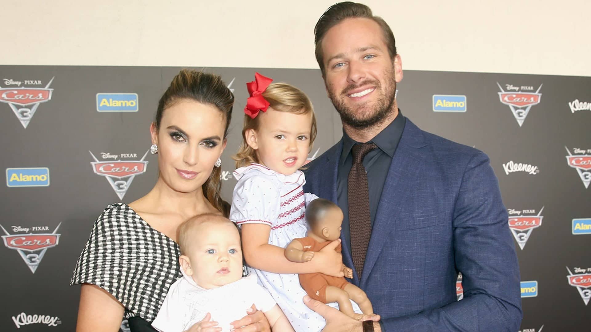 Armie Hammer si separa dalla moglie: il divorzio annunciato sui social