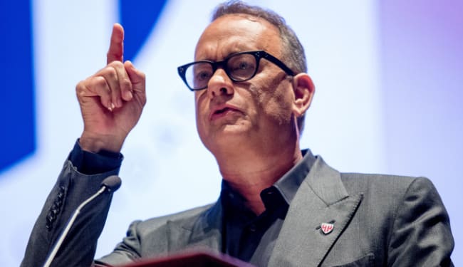 Tom Hanks: “Chi non indossa la mascherina si deve vergognare”