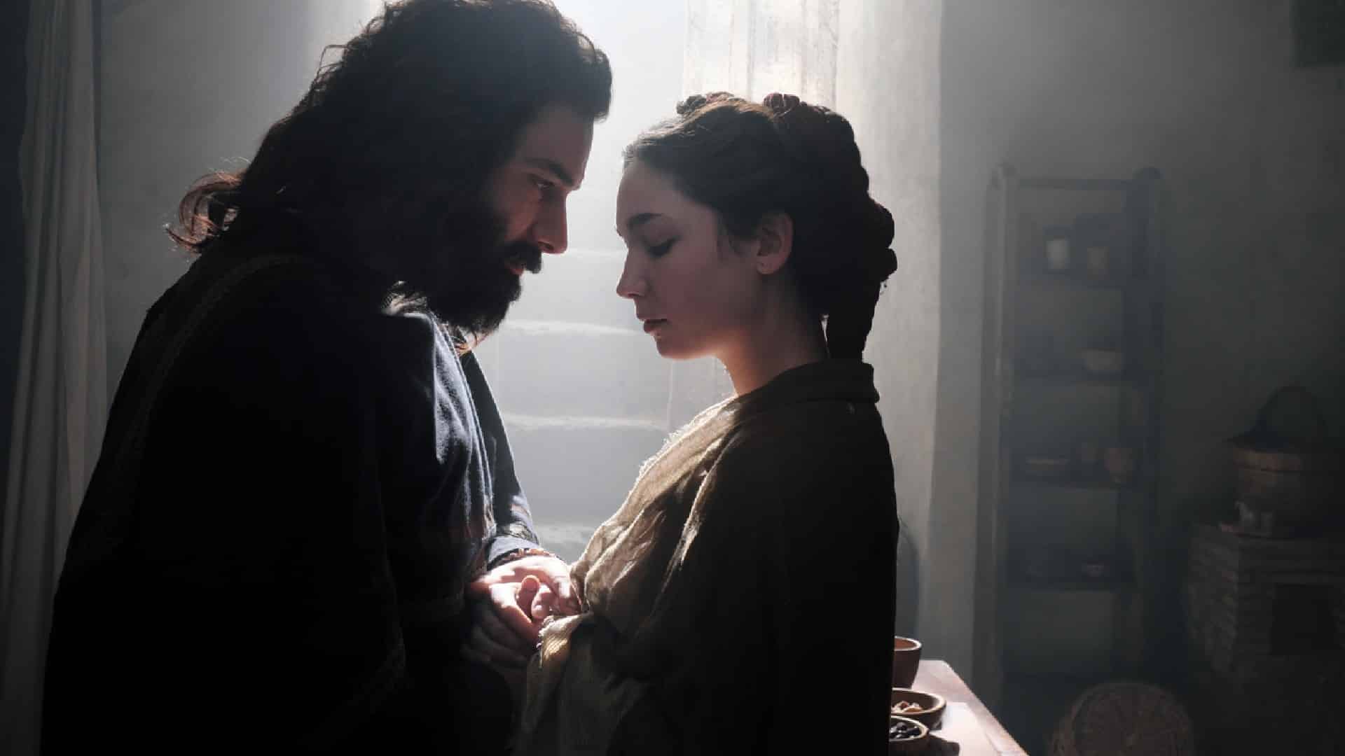 Leonardo: finite le riprese della serie con Aidan Turner. Ecco le prime immagini
