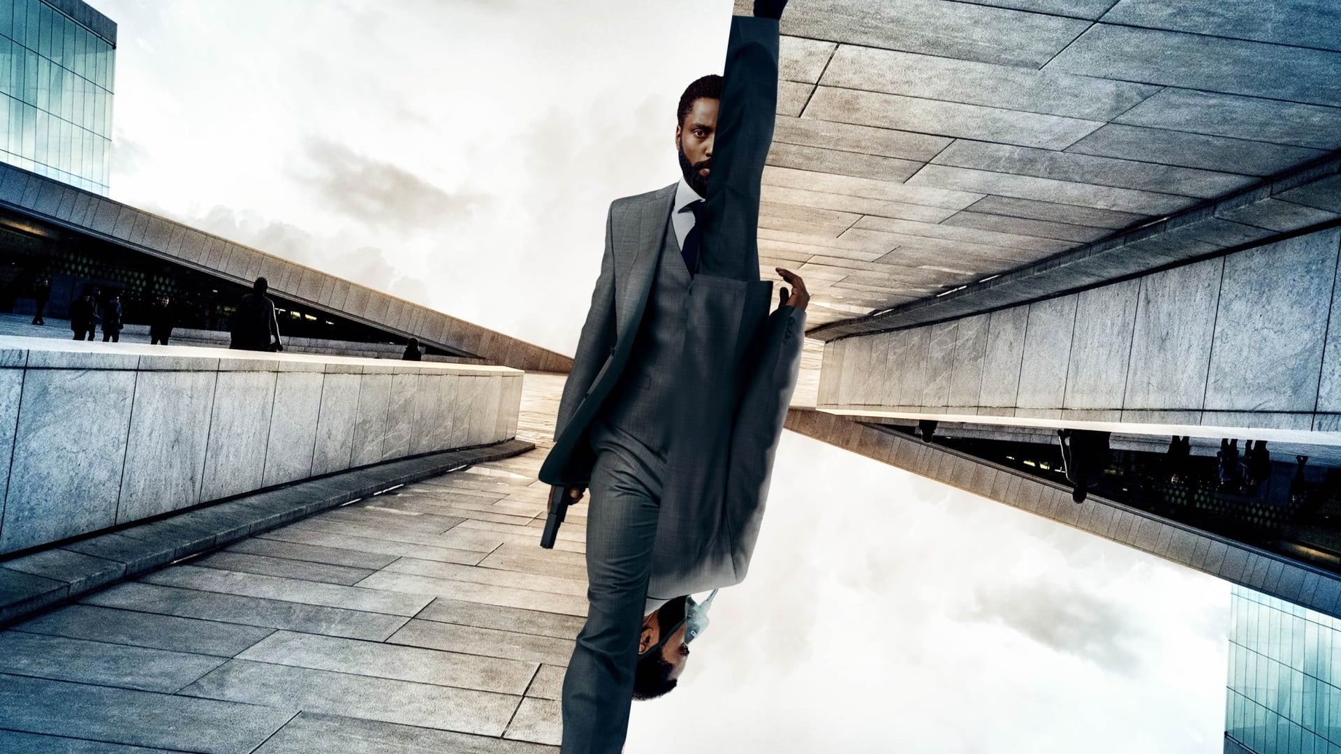 Tenet, Christopher Nolan difende il box office: “Dobbiamo adattarci a una nuova realtà”