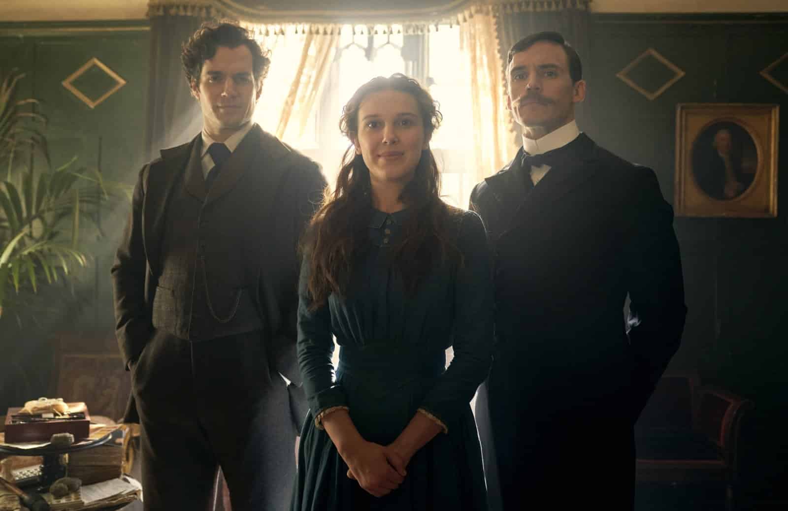 Henry Csvill, Mllie Bovvy Brown e Sam Cllaflin in Enola Holmes nuovo fiilm netflix