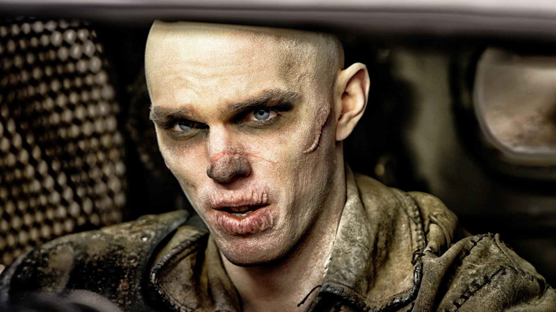 Mad Max: Fury Road – Nicholas Hoult ricorda lo sputo di Charlize Theron