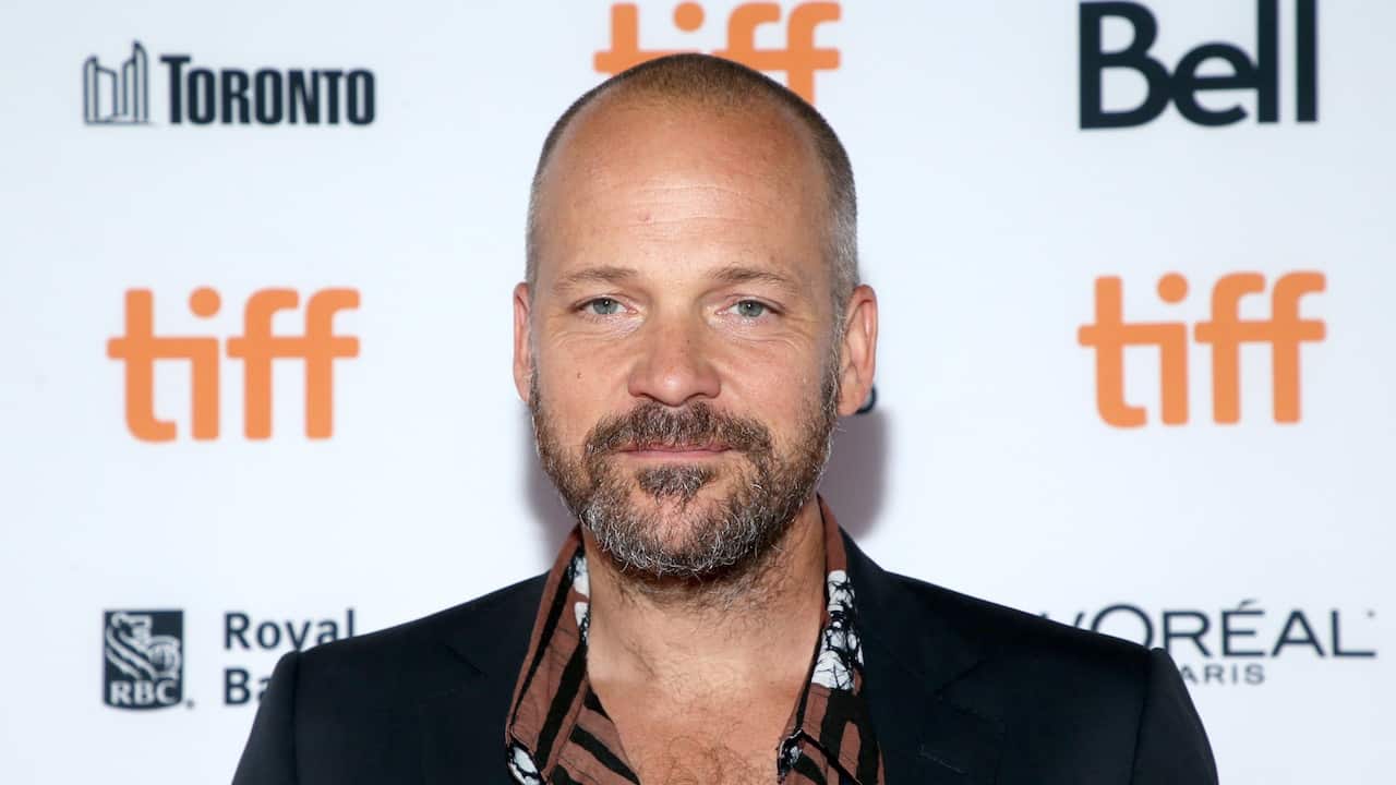 Dopesick: Peter Sarsgaard nel cast della serie Hulu con Michael Keaton