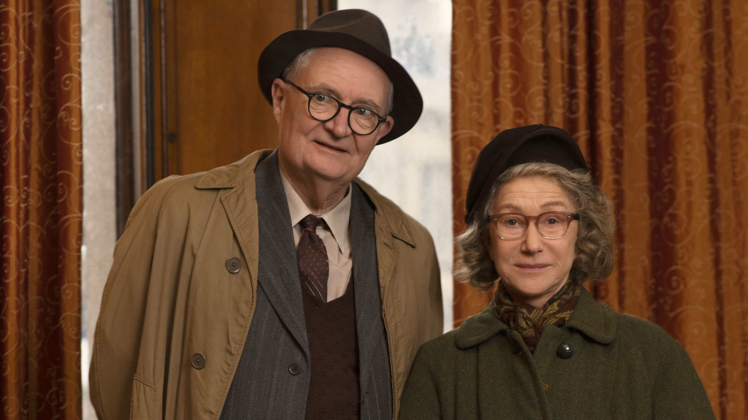 Roger Michell parla di The Duke a Venezia 77: “Jim Broadbent e Helen Mirren sono stati perfetti”