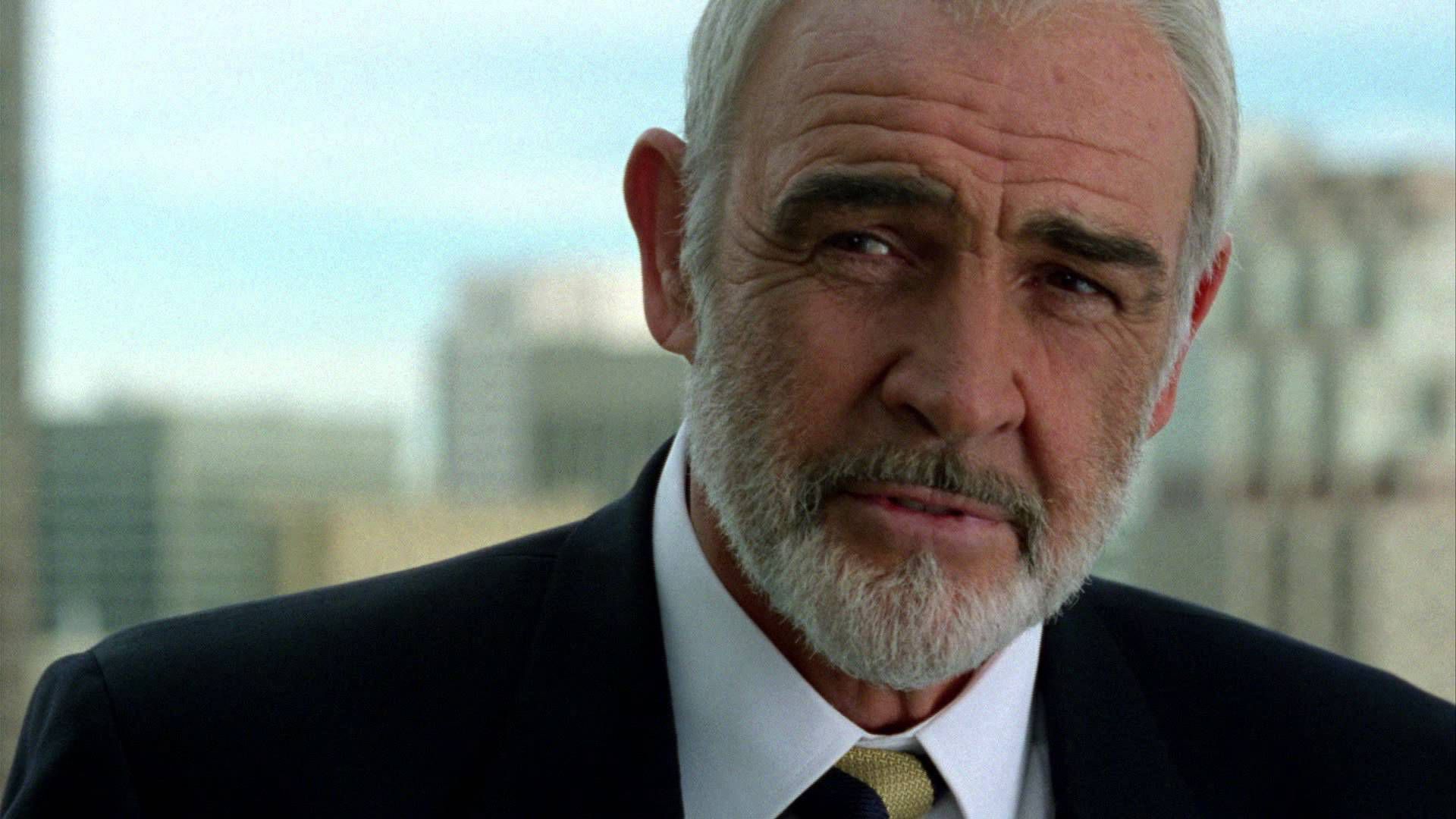 Avete visto il figlio di Sean Connery? È un attore e regista, ha interpretato il creatore di James Bond ma non ha mai raggiunto la fama del padre