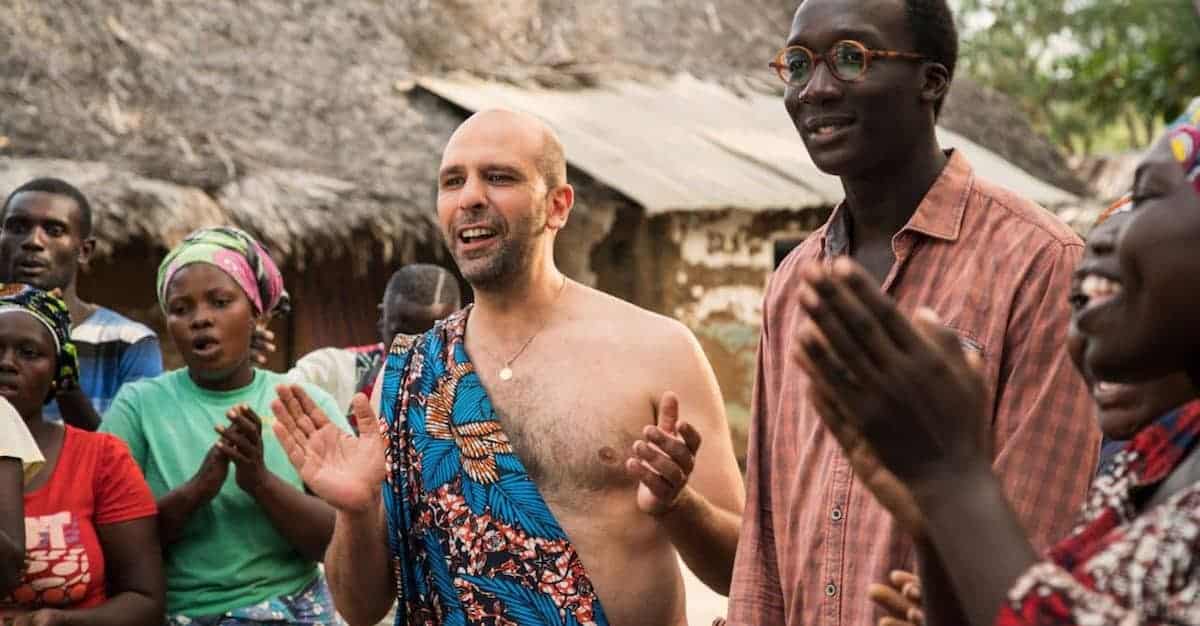 Checco Zalone in una scena di Tolo Tolo