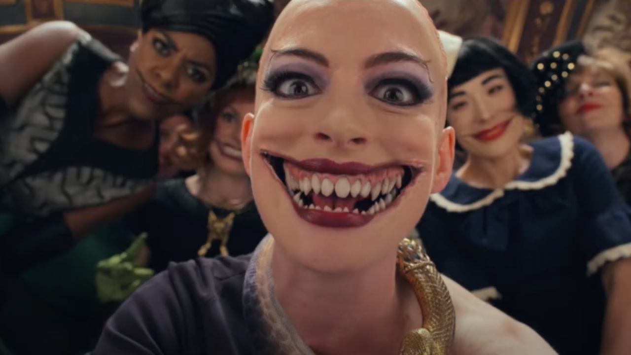 Come ha fatto Anne Hathaway a trasformarsi in una Strega nel film di Zemeckis? In un VIDEO l’incredibile make up