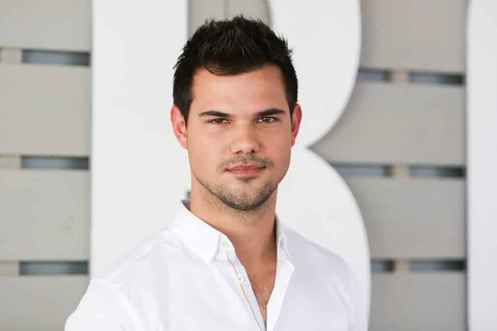 Che fine ha fatto Taylor Lautner? Oggi l’attore di Twilight festeggia i 30 anni e sta per sposarsi con una sua omonima!