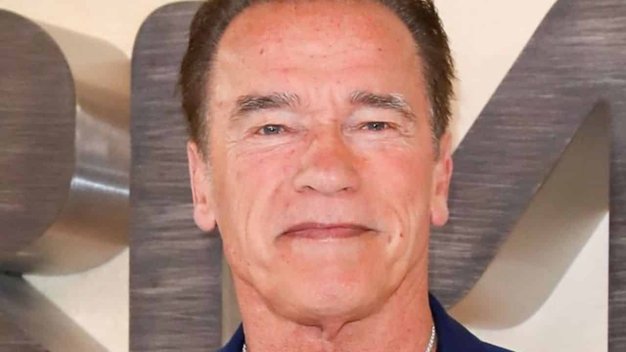 Arnold Schwarzenegger cita Terminator per promuovere il vaccino anti Covid [VIDEO]