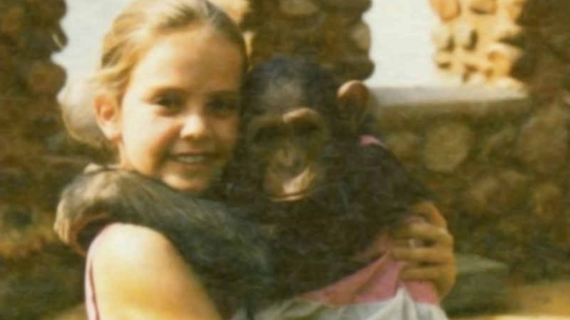 Avete riconosciuto questa biondina con la scimmietta in braccio? Oggi l’attrice premio Oscar ha 45 anni ed è una delle donne più sexy e talentuose di Hollywood