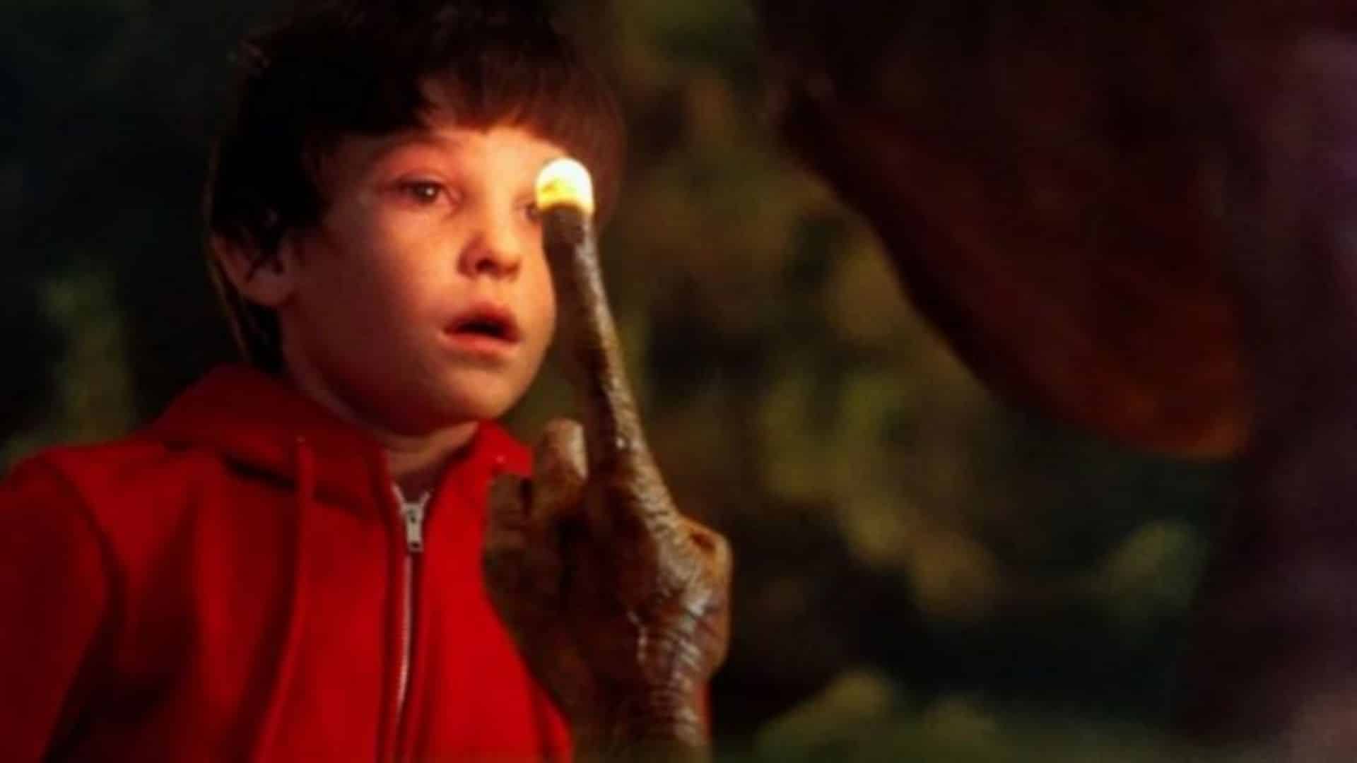 Avete mai visto il provino di Henry T. per ET? Il piccolo lascia Spielberg SENZA parole aggiudicandosi la parte in tempo record!