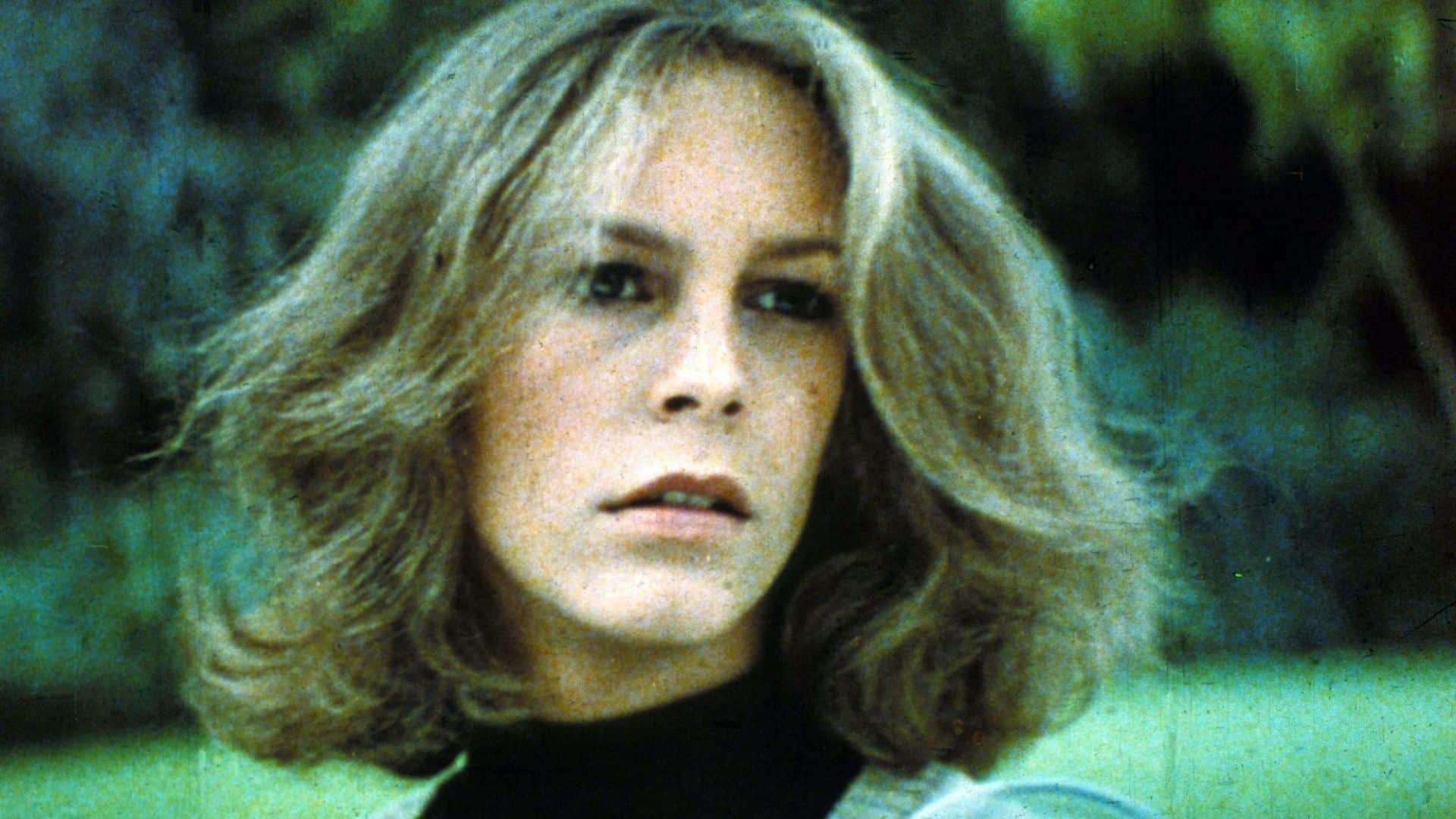 Jamie Lee Curtis irriconoscibile sul set di Halloween Kills (2021). La trasformazione dell’attrice nella saga horror, dal 1978 a oggi