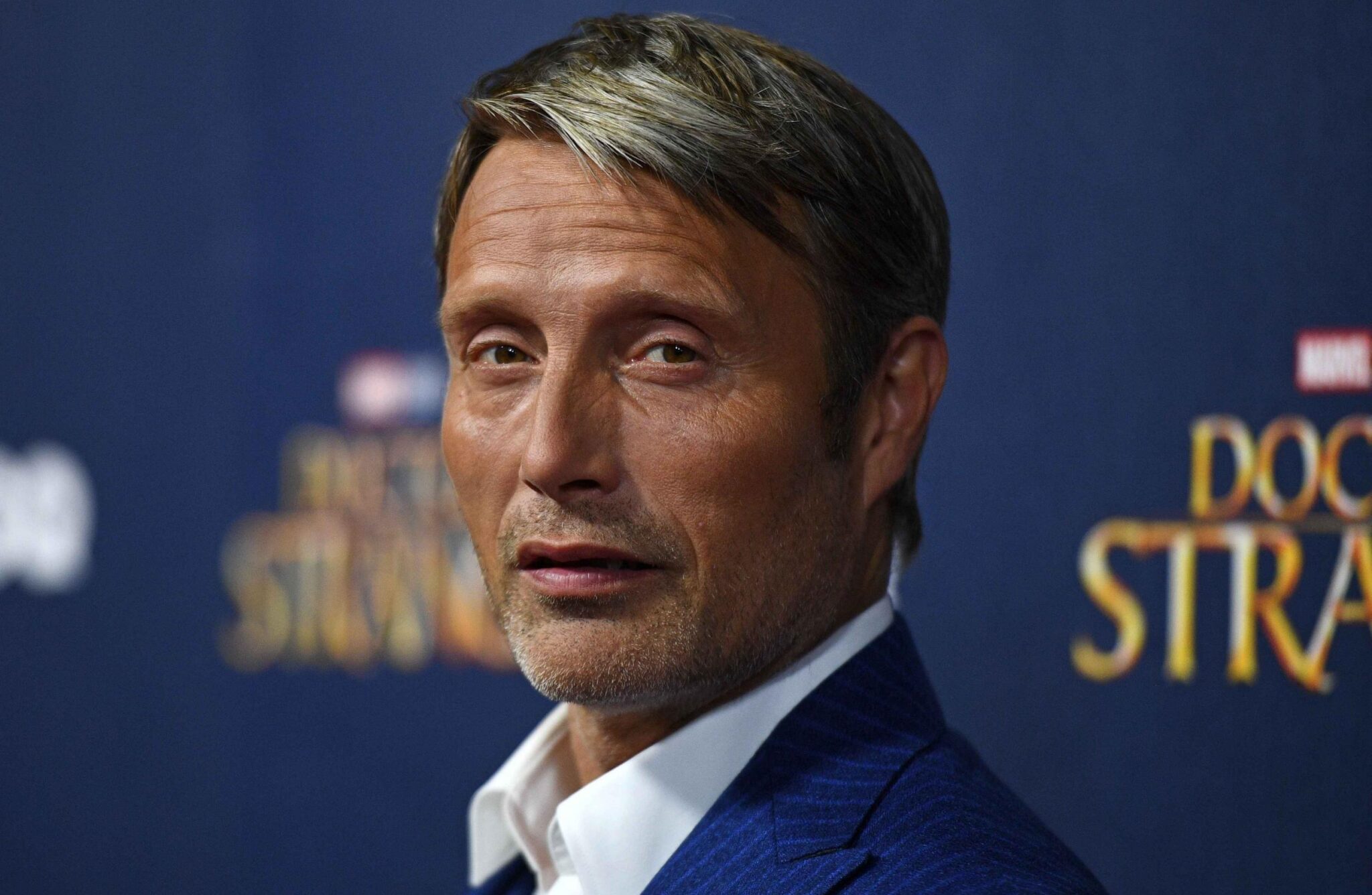 Animali Fantastici 3: Mads Mikkelsen commenta il licenziamento di Johnny Depp e sorprende i fan