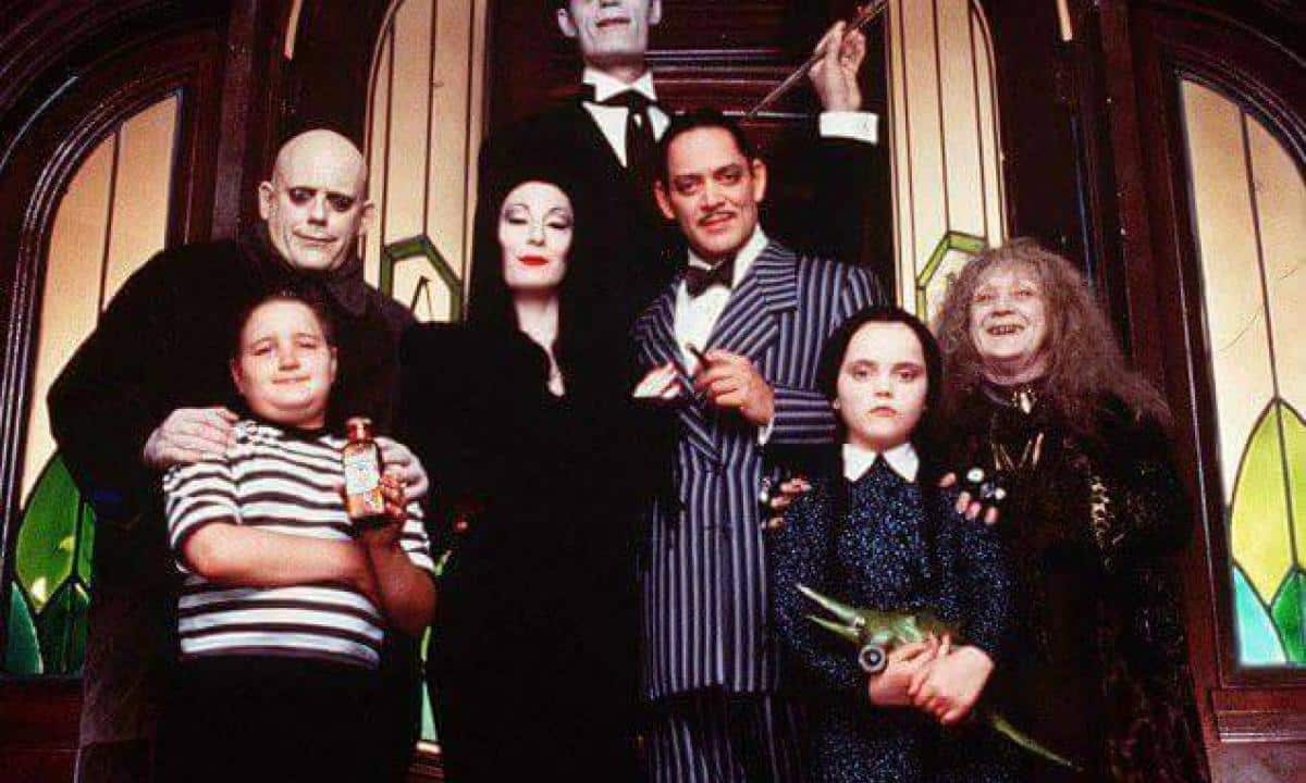 Che fine ha fatto La Famiglia Addams? Ecco come sono oggi gli attori del film del 1991