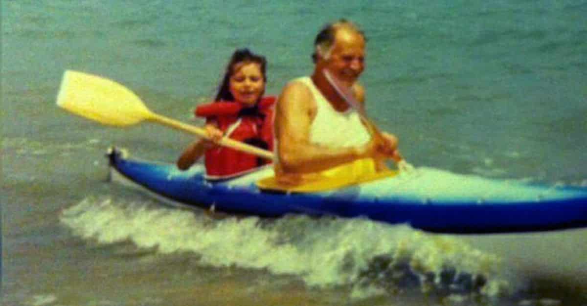 Avete riconosciuto questa bimba in canoa? Oggi ha 38 anni, ama Patty Pravo e ha sposato un traditore
