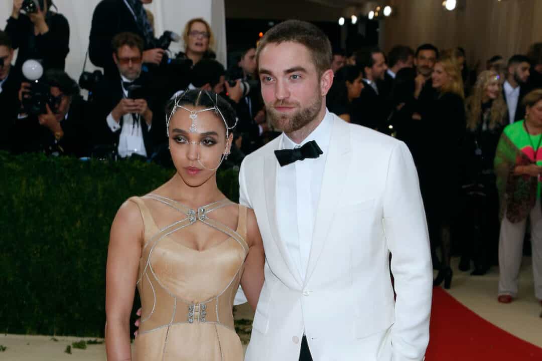 FKA Twigs posa con Robert Pattinson