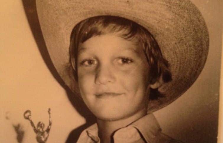 Avete riconosciuto questo dolce cowboy? Oggi l’attore premio Oscar ha 51 anni e il suo eroe è sempre “sé stesso tra 10 anni”