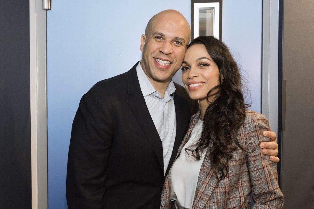 Cory Baker e Rosario Dawson