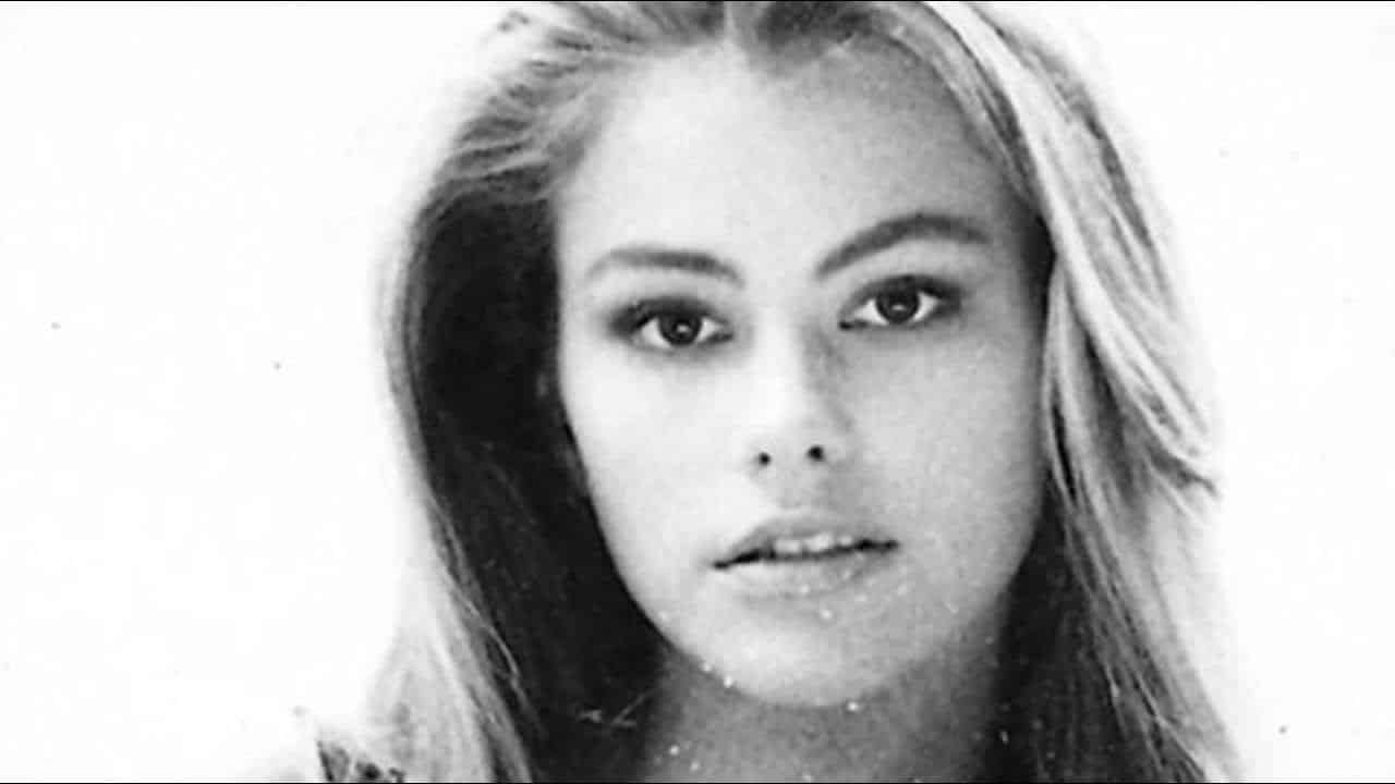 Avete riconosciuto questa bella bionda naturale? Oggi l’attrice ha 48 anni, un debole per Scarface e stava per diventare una dentista
