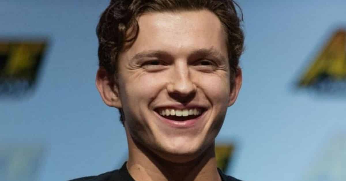 Avete mai visto la fidanzata di Tom Holland? Il modo in cui l’attore la prende in giro sconvolge i fan