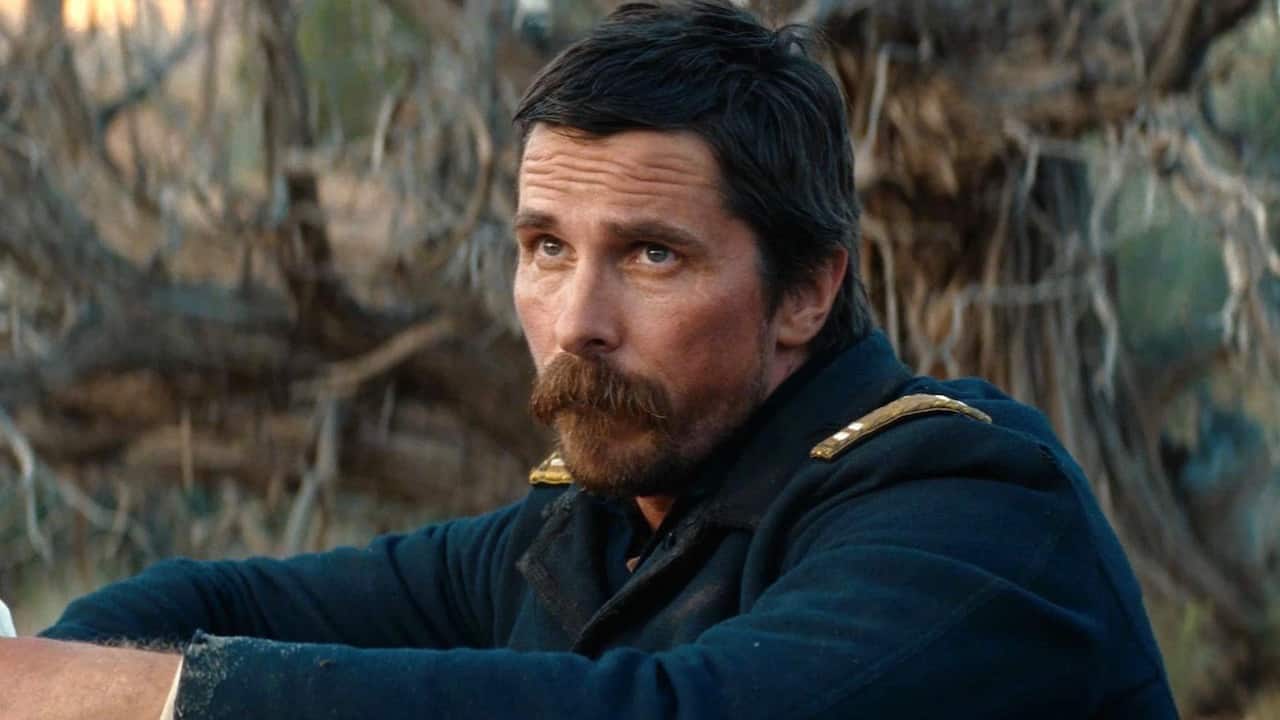 Christian Bale con Scott Cooper per l’adattamento di The Pale Blue Eye
