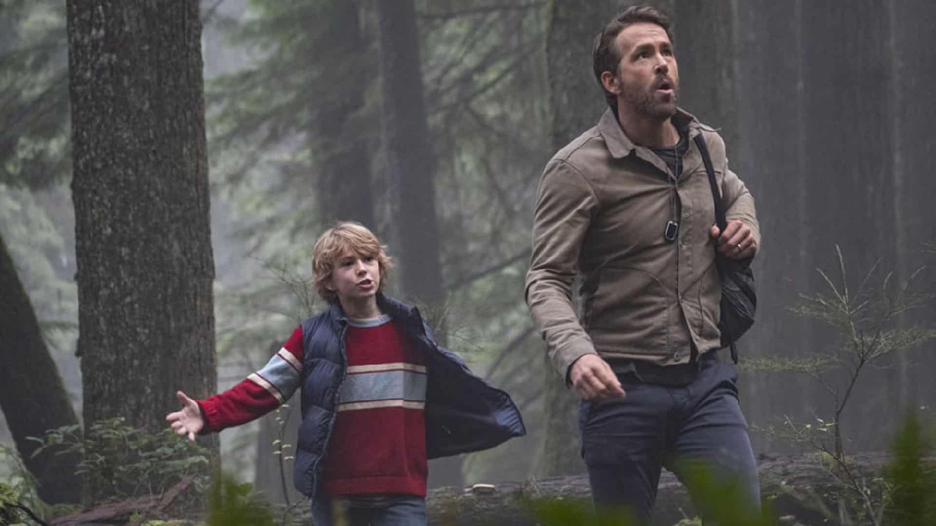 The Adam Project: Mark Ruffalo e Ryan Reynolds padre e figlio nella foto