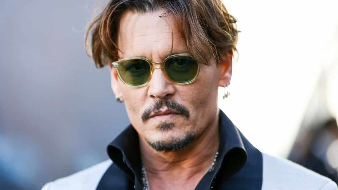 Johnny Depp e la sua incredibile trasformazione negli anni, fra ruoli eccentrici e insidiose vicende personali