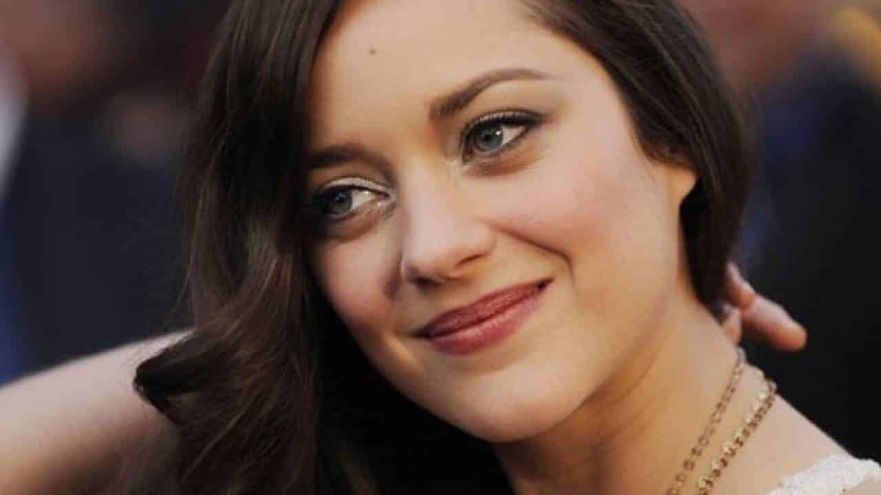 Marion Cotillard che sorride