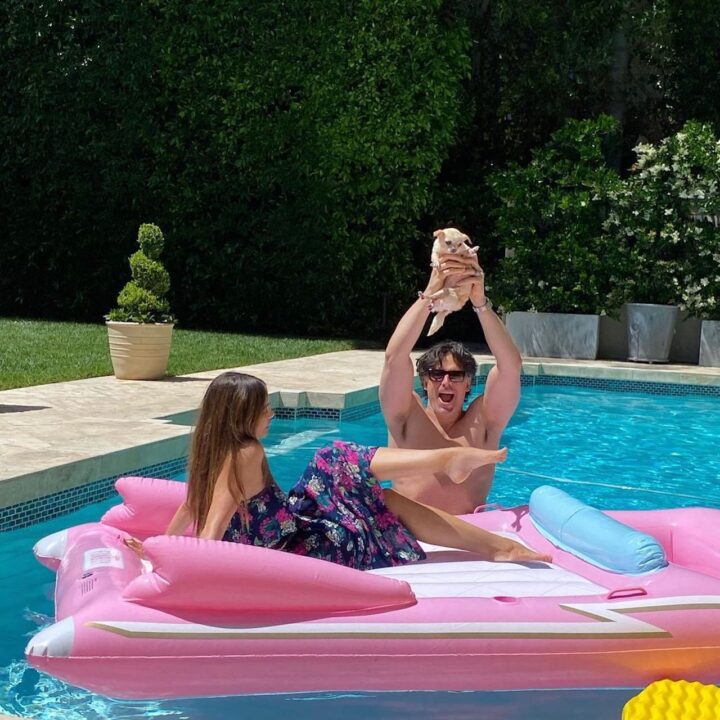 Relax in piscina per Sofia Vergara e Joe Manganiello