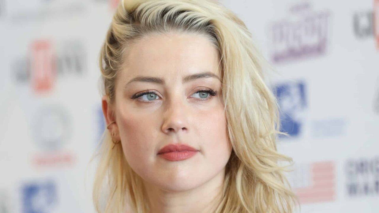 Amber Heard ringrazia i suoi sostenitori prima di affrontare Johnny Depp in tribunale: “Speriamo di poter andare avanti”