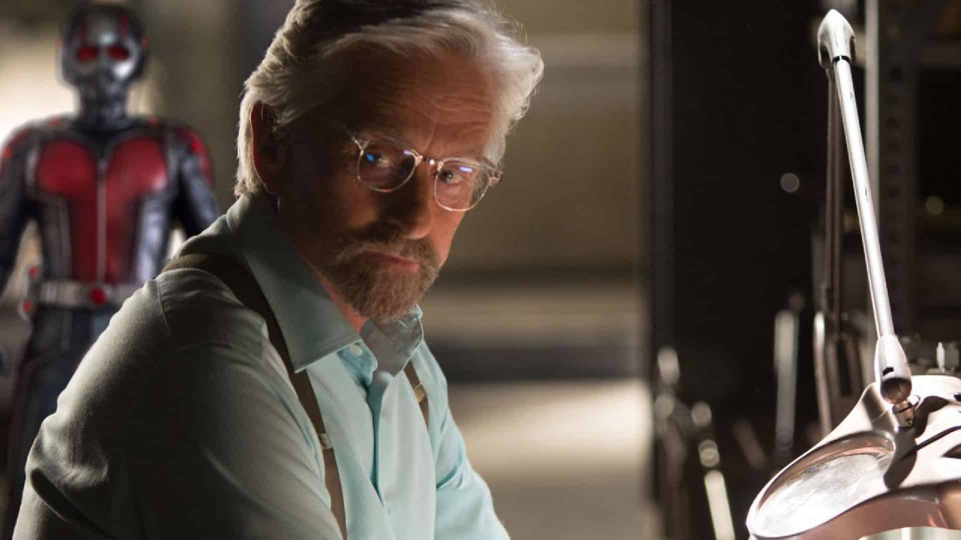 Michael Douglas vede il nipotino per la prima volta: la foto è tenerissima