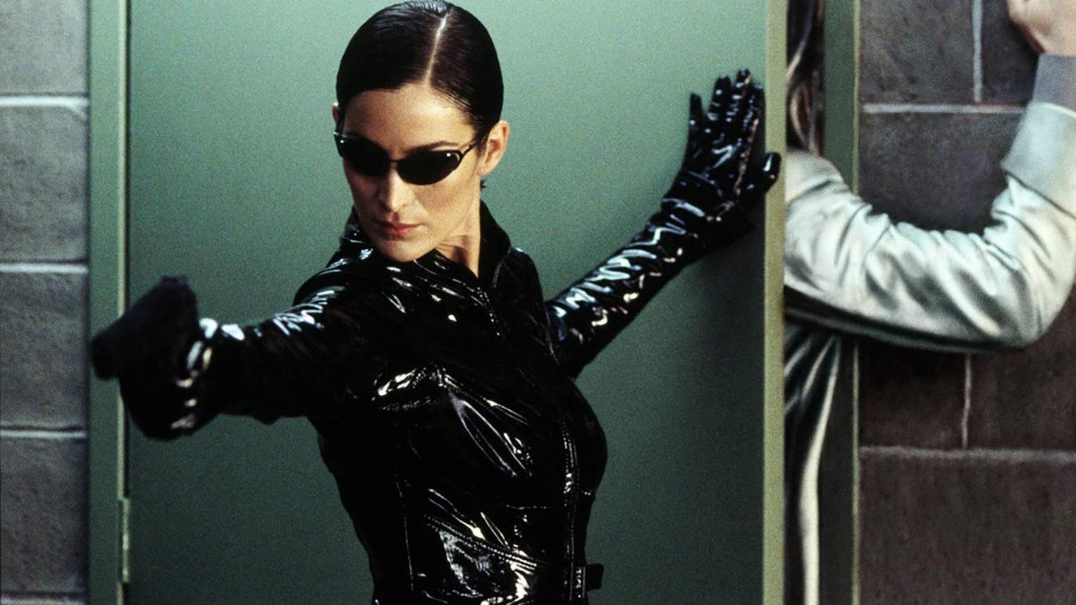 Com’è Carrie-Anne Moss oggi? La trasformazione della Trinity di Matrix
