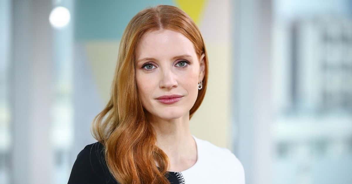 Jessica Chastain mostra come mangiare gli spaghetti in un video tutorial imperdibile