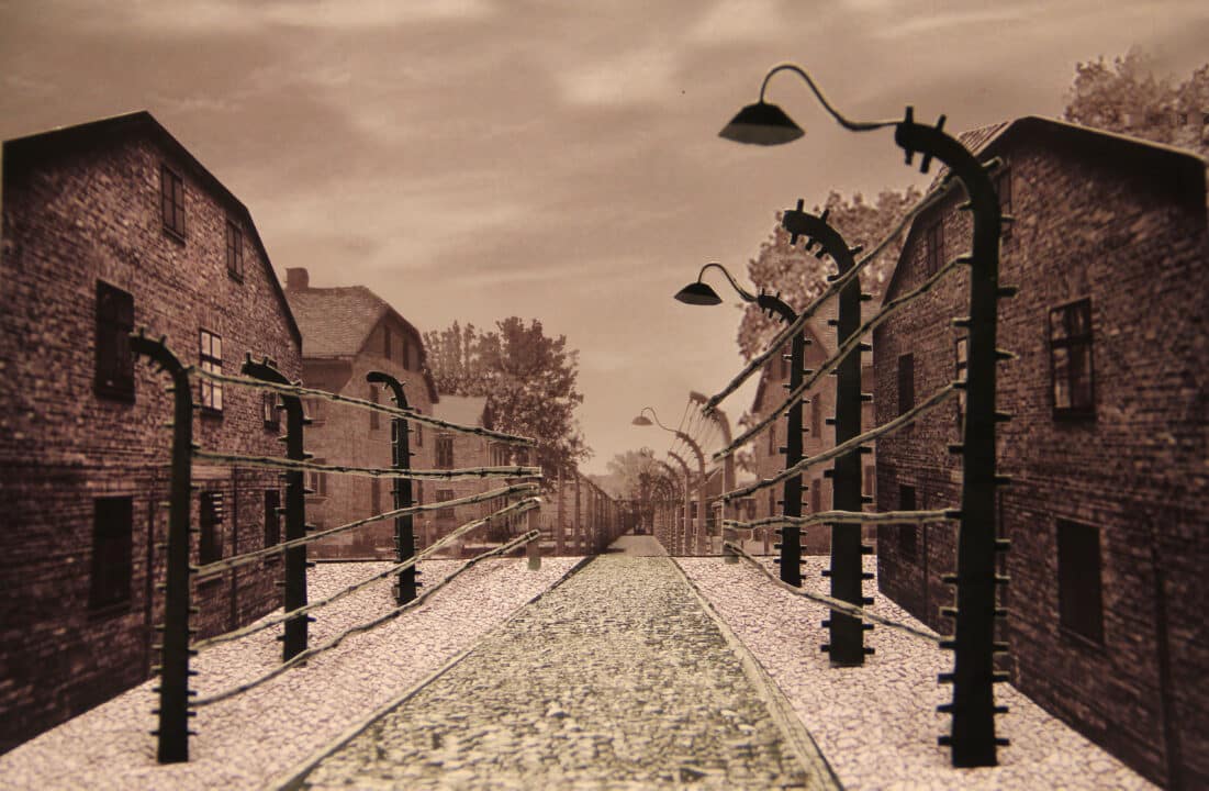 In questa foto il campo di concentramento di Auschwitz in Se questo è amore